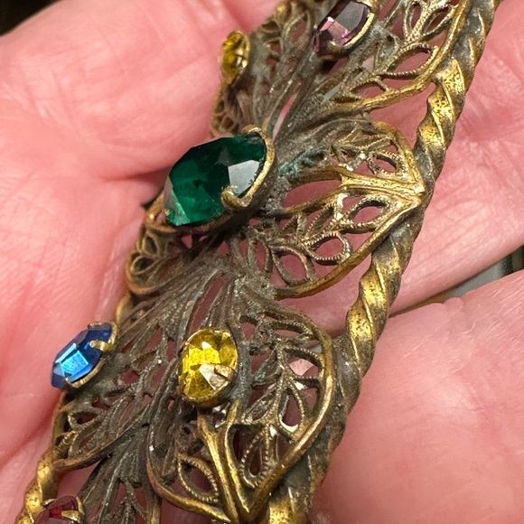 Vintage Gold Toned Filigree Brooch with Multicolored Gems no signature - Picture 8 of 9